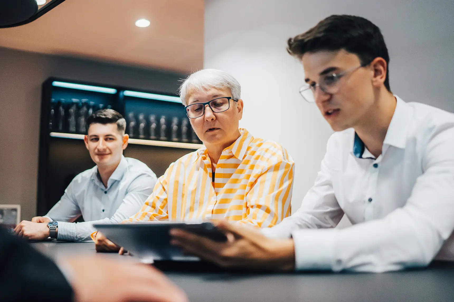 Team-Meeting bei awi consulting zur strategischen Beratung im Bereich Management Consulting.